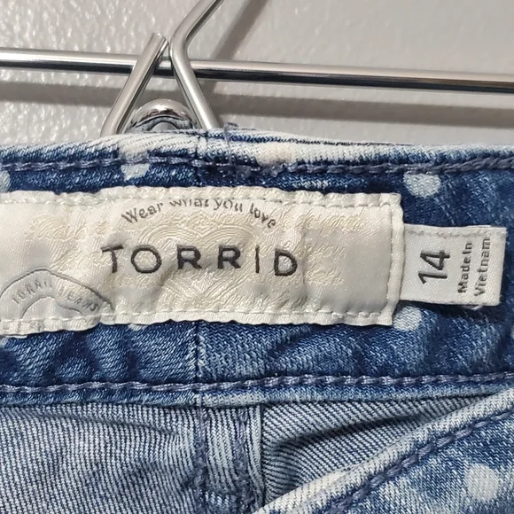 Torrid Polka Dot Light Blue Denim Jean Shorts Women's Size 14 - Picture 3 of 4